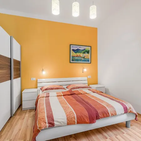 Apartma 아파트 모스트나소시